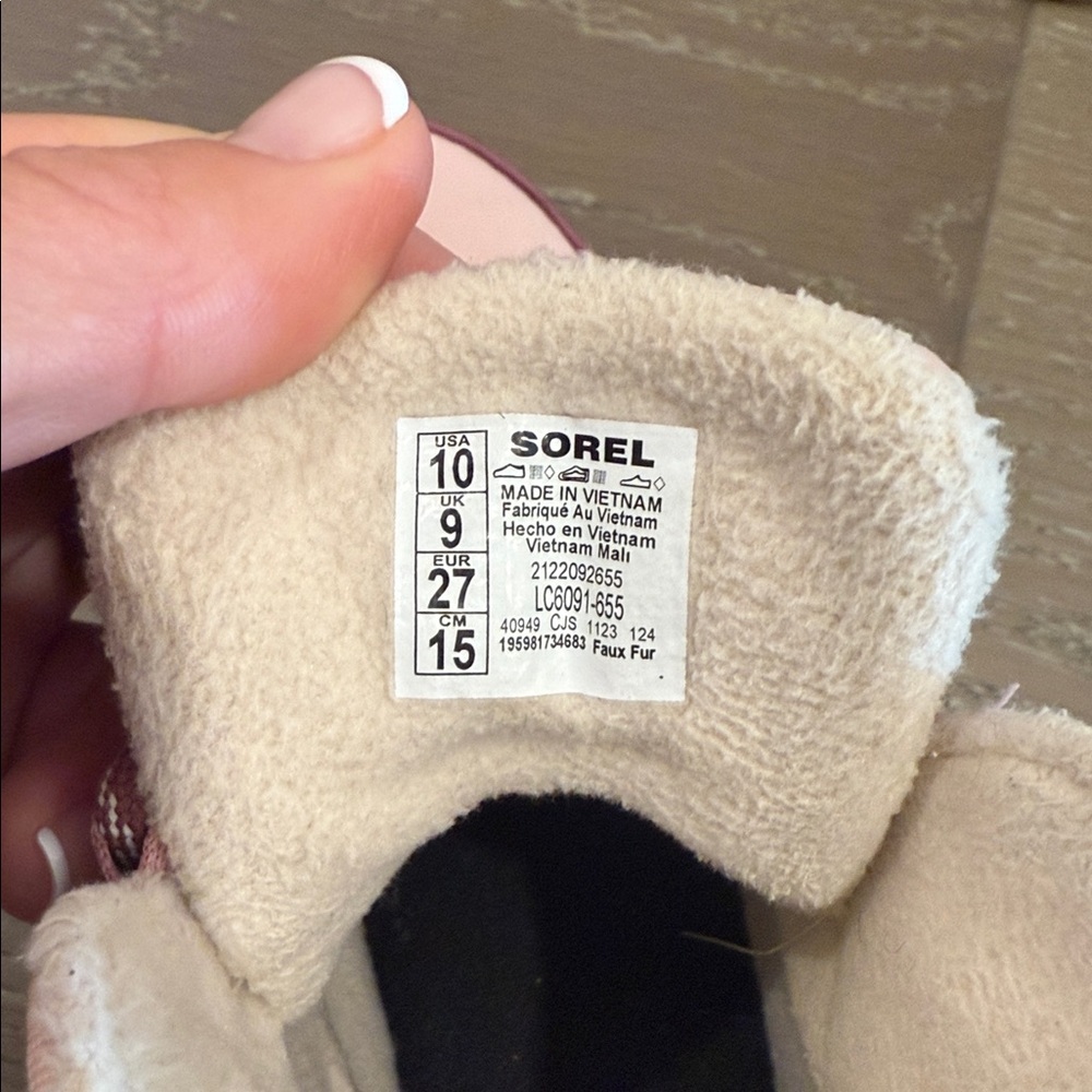 Sorel Kids Explorer snow boots size 10 worn on one or two trips - Picture 8 of 9